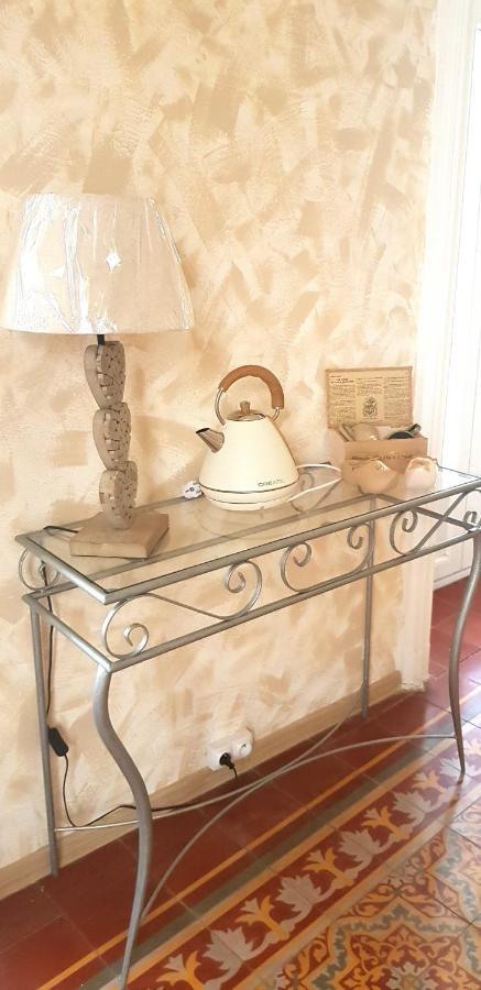 Chez Dedou Et Madou Bed and Breakfast Florensac Exteriör bild