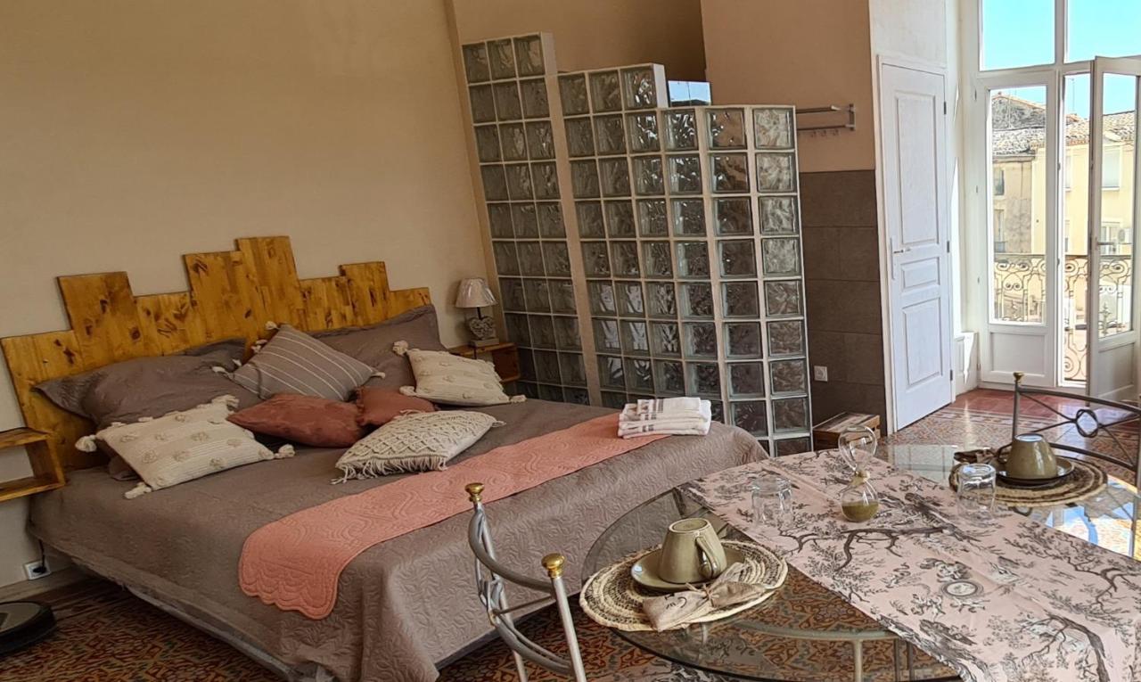 Chez Dedou Et Madou Bed and Breakfast Florensac Exteriör bild